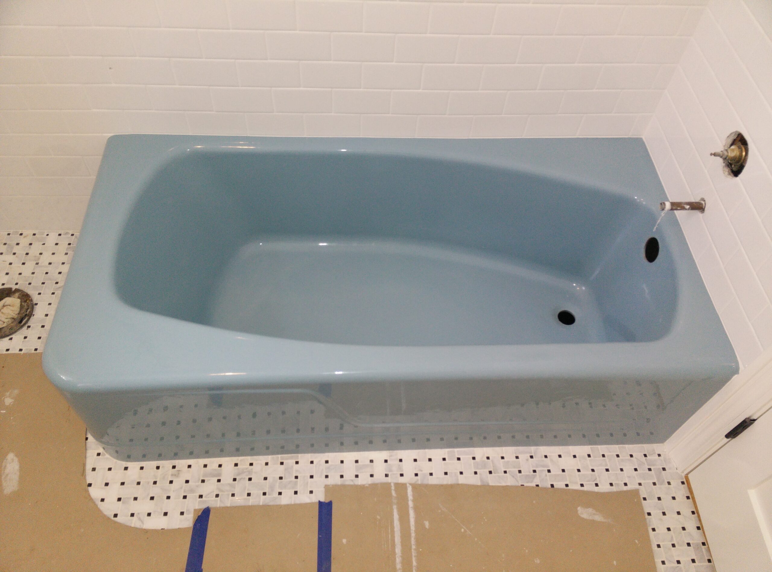 how to change bathtub color