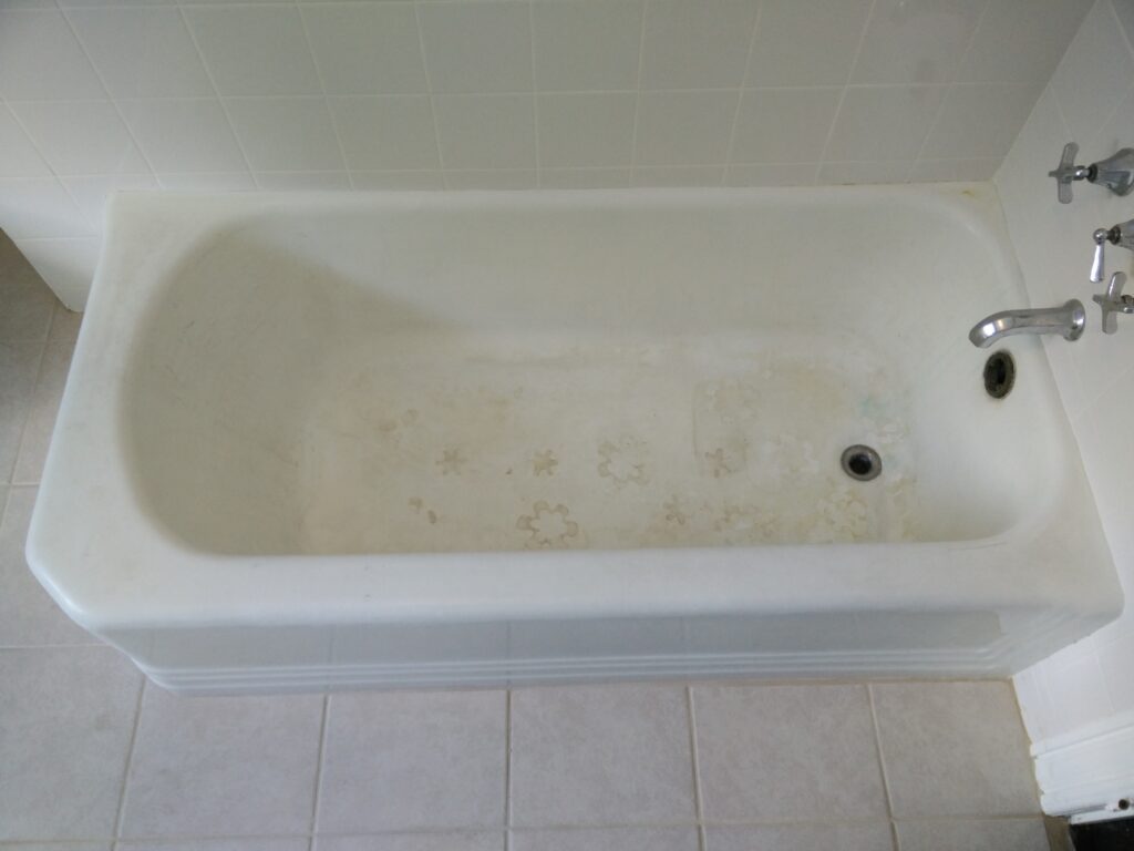 Corner bathtub before refinishing