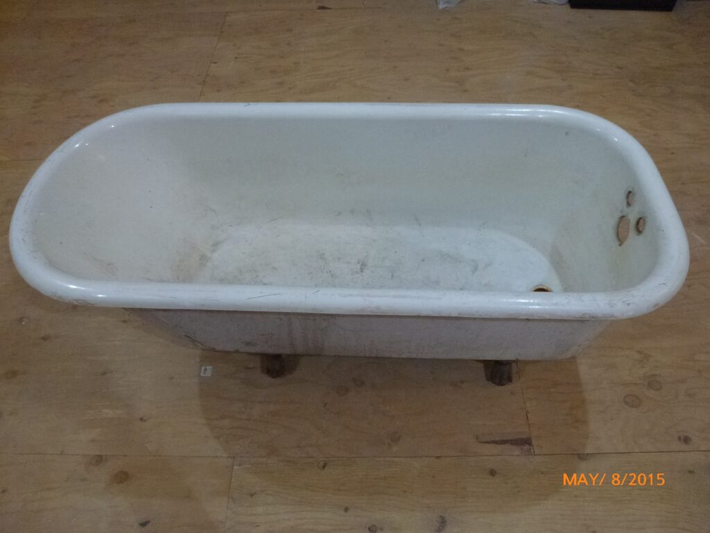 Clawfoot tub before refinishing