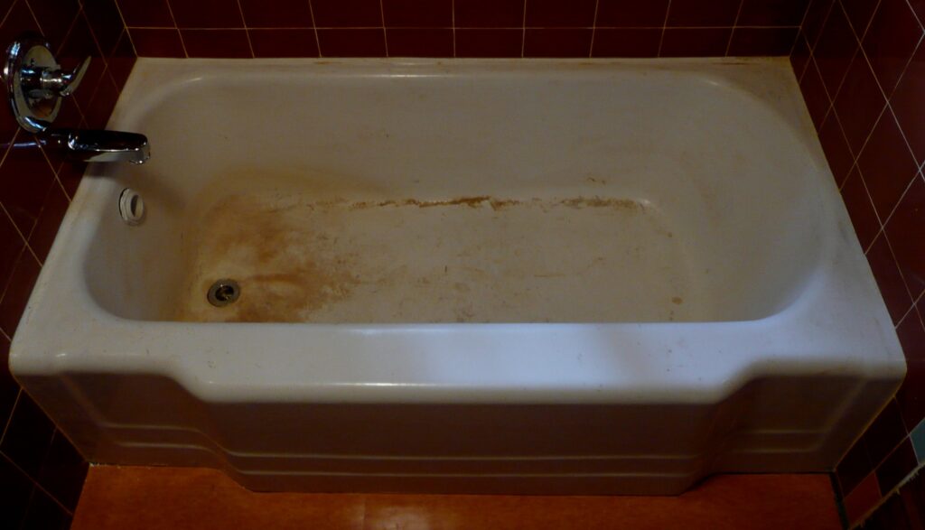 Dirty bathtub before refinishing